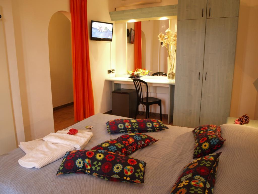 Club Esse Cala Bitta Hotel Baja Sardinia Room photo